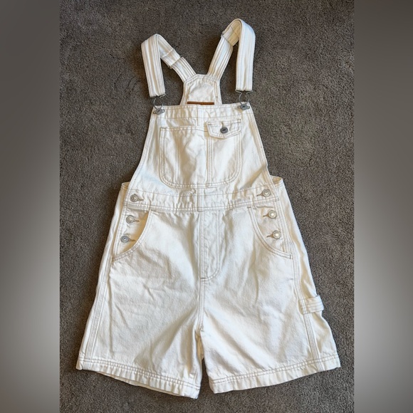 Levi Strauss & Co. Women’s size XS White Denim Overall Shorts - Picture 1 of 10